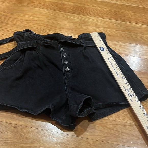 American Eagle outfitters button fly with belt mom Jean shorts size 12 . - Picture 6 of 10